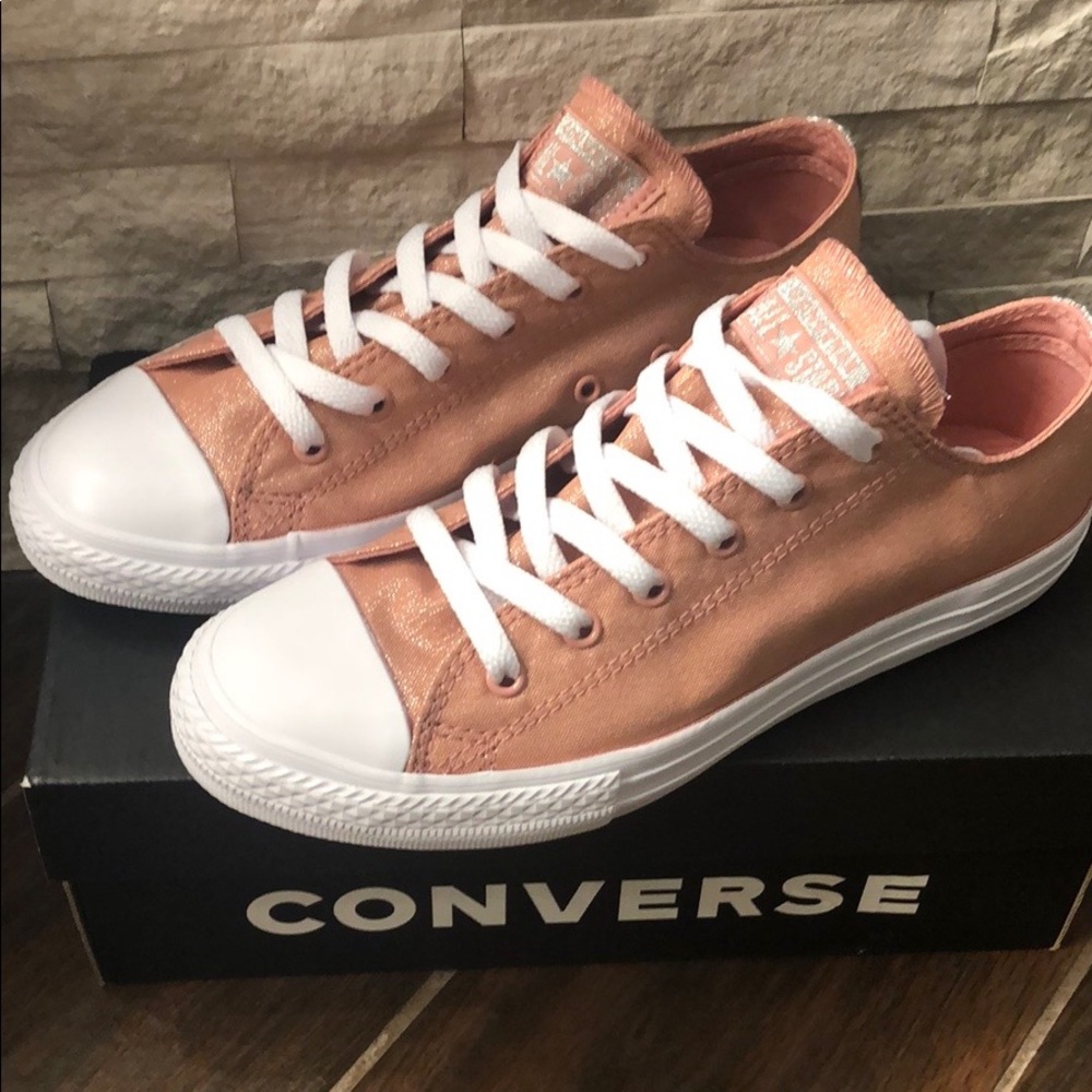 Rust pink/rose gold Converse. Brand NEW! ❤️